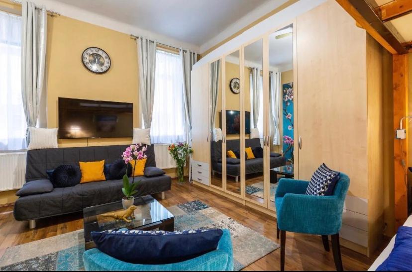 Cherry Blossom Designer Apartment In The Center With Free Parking Budapest Extérieur photo